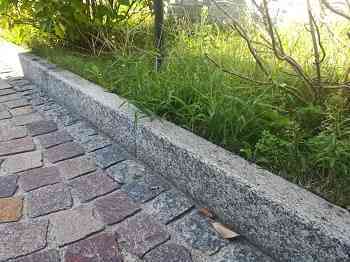Cordoli da giardino in pietra serizzo e granito Orio Antonini